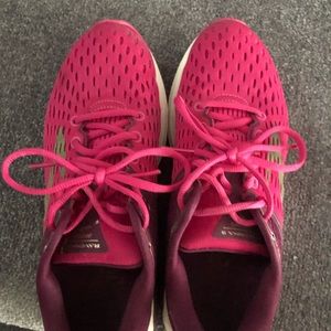 Women’s Brooks Ravenna 9 (Size 9)
